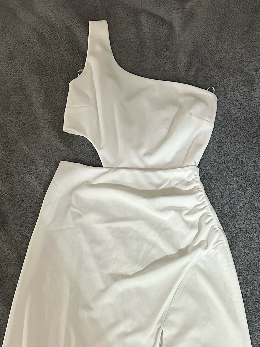Brand new white evening/formal dress
Size M - Never worn